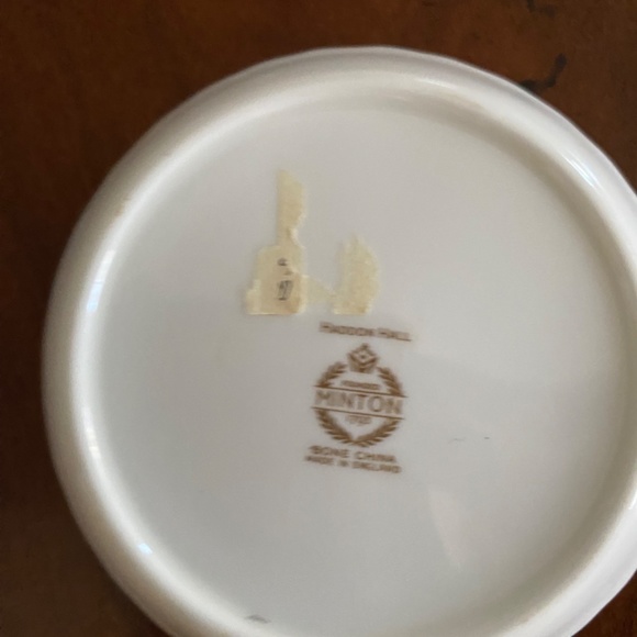 Beautiful bone, China made in England individual ashtrays minton1793 - Picture 2 of 2